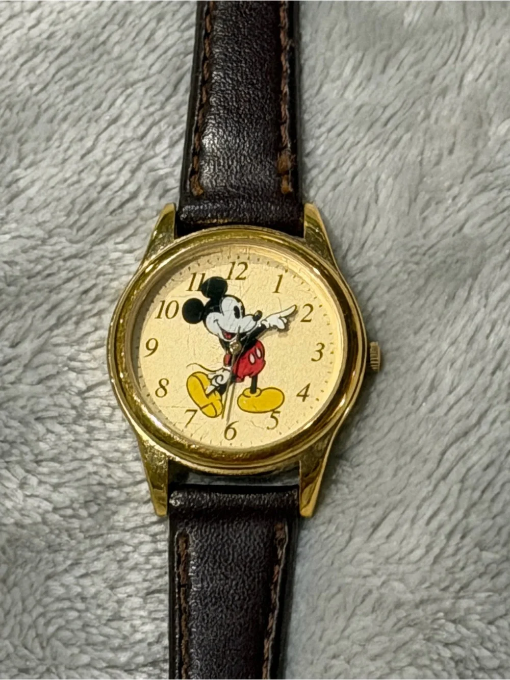 Vintage-style Mickey Mouse Gold-Tone Watch with Brown Leather Strap